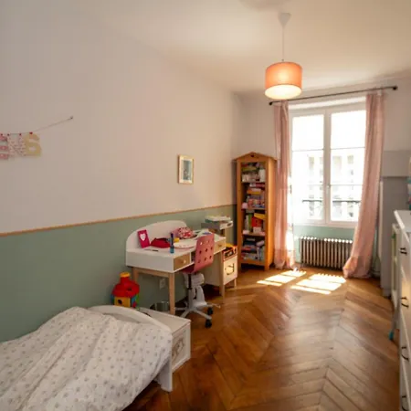 Maison A Deux Pas Du Chateau Hébergement de vacances Versailles