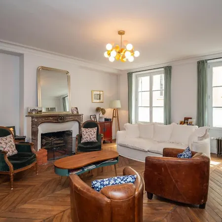 Maison A Deux Pas Du Chateau