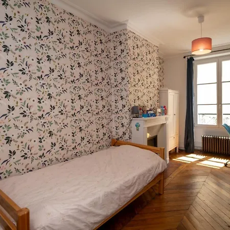 Maison A Deux Pas Du Chateau Версаль