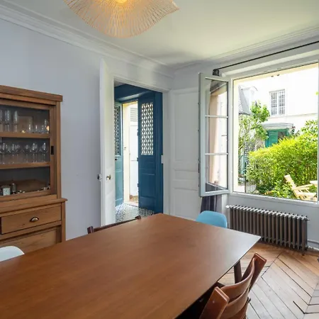 Maison A Deux Pas Du Chateau Дом отдыха